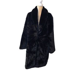 NWT Faux Fur Oversized Lapel Neck Coat Size Large